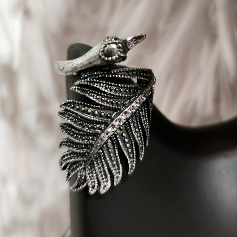 Peacock‎ ring